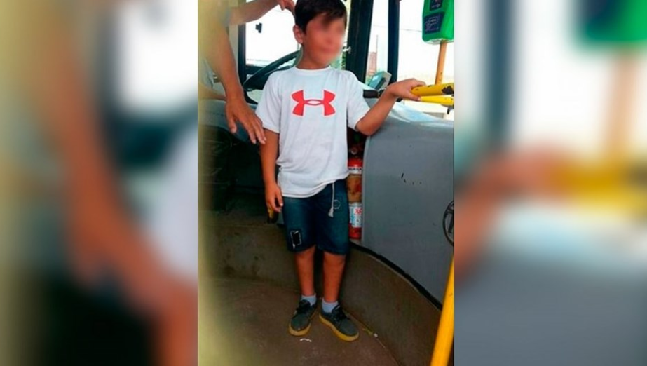 Se olvidaron a su hijo de 6 años en el colectivo